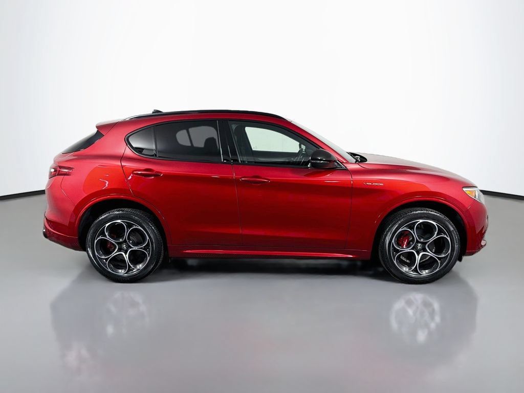 Used 2023 Alfa Romeo Stelvio Veloce AWD/4WD image 8