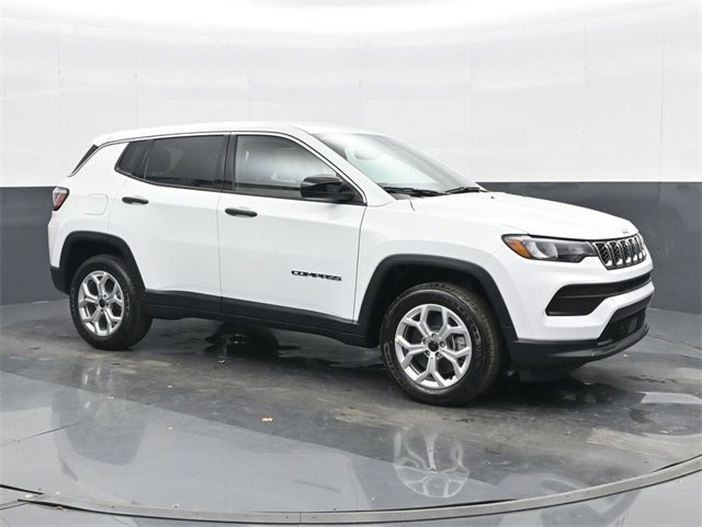Used 2025 Jeep Compass Sport image 6