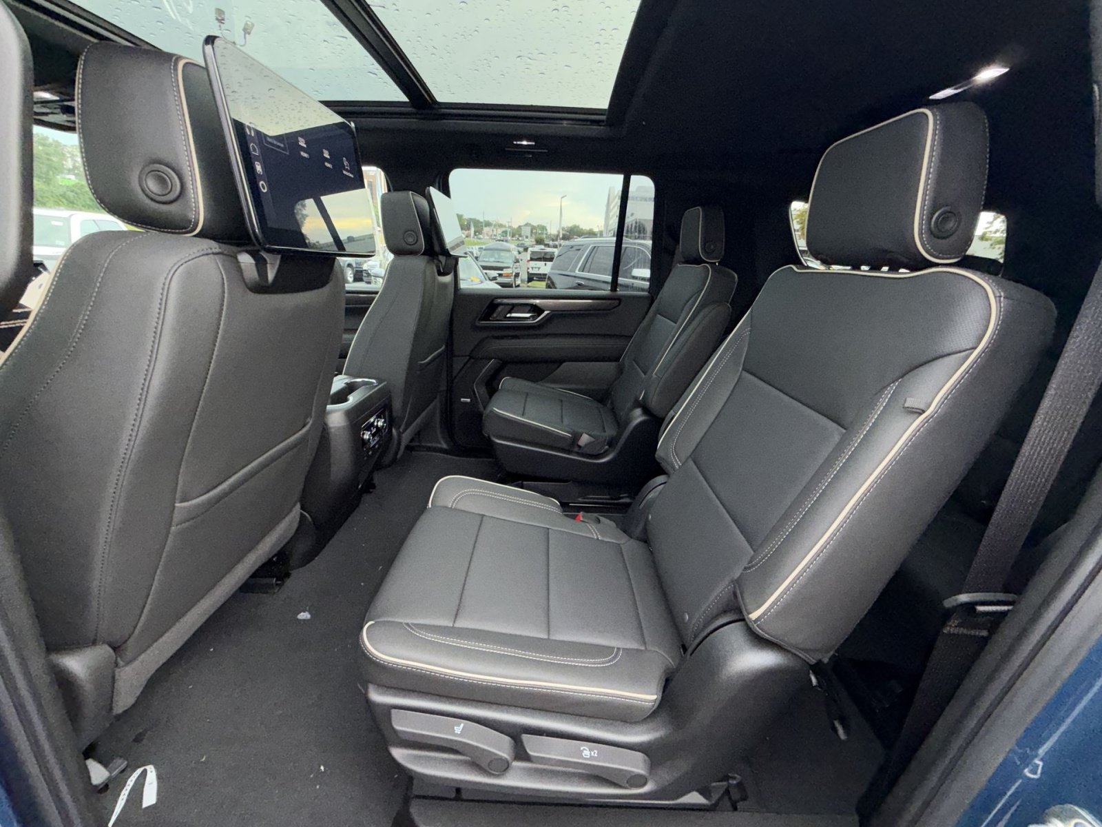 New 2026 GMC Yukon XL Elevation w/ Elevation Premium Package AWD/4WD image 25