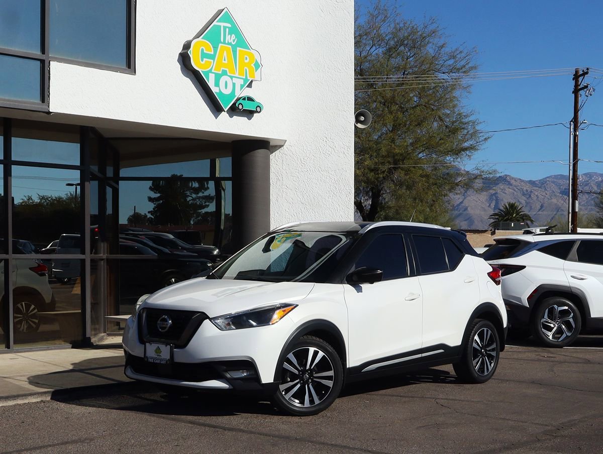 Used 2020 Nissan Kicks SR w/ SR Premium Package FWD image 2