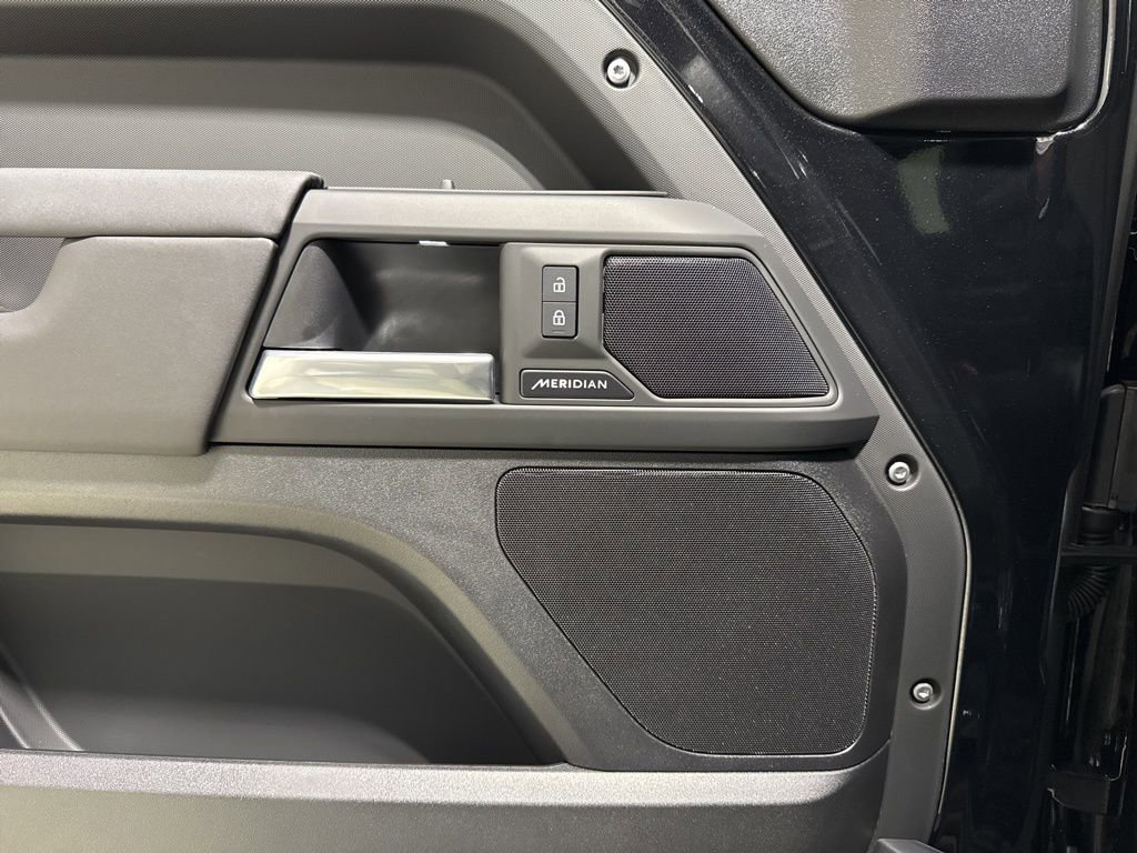 Used 2025 Land Rover Defender 110 S image 13