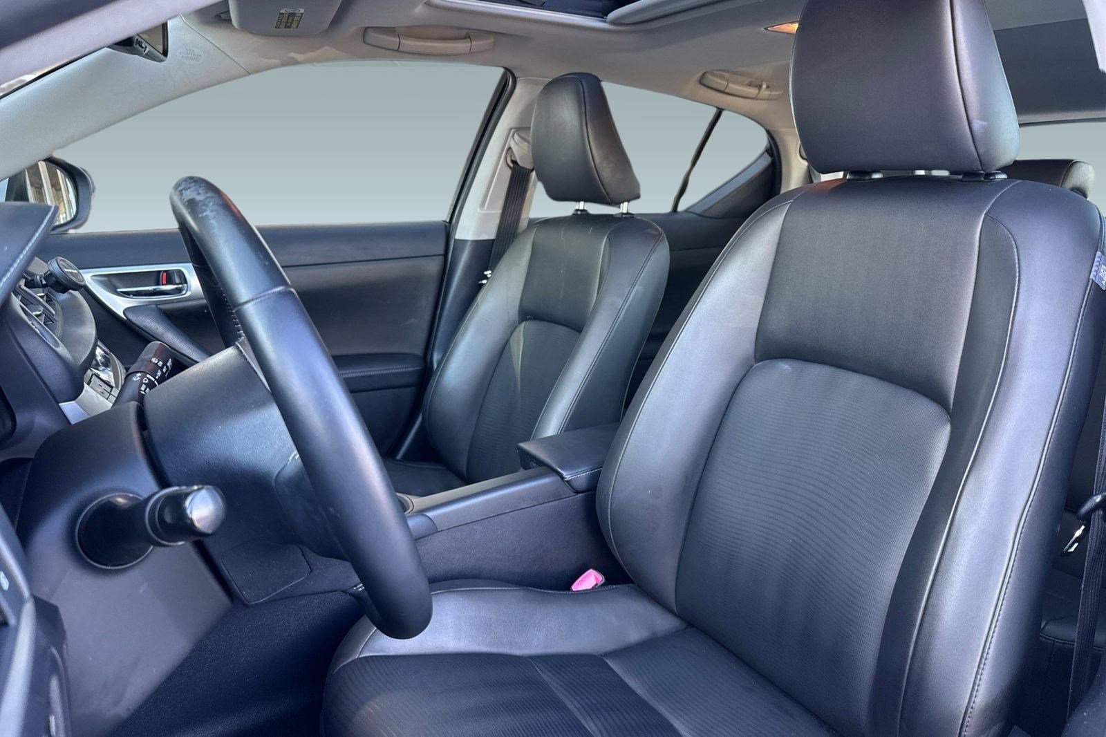 Used 2012 Lexus CT 200h image 22