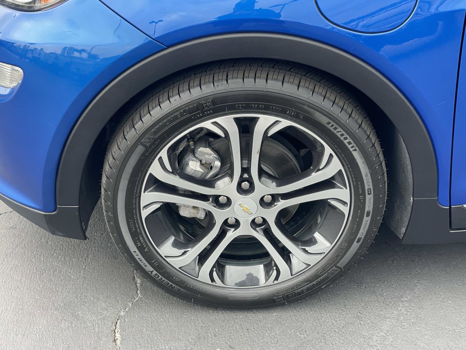 Used 2019 Chevrolet Bolt Premier w/ Infotainment Package FWD image 30