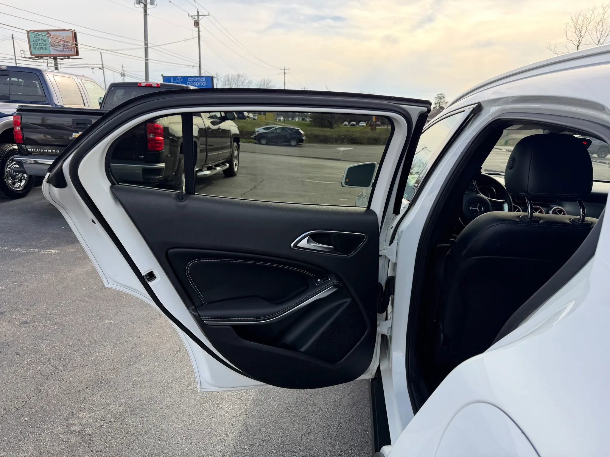 Used 2019 Mercedes-Benz GLA 250 4MATIC image 30