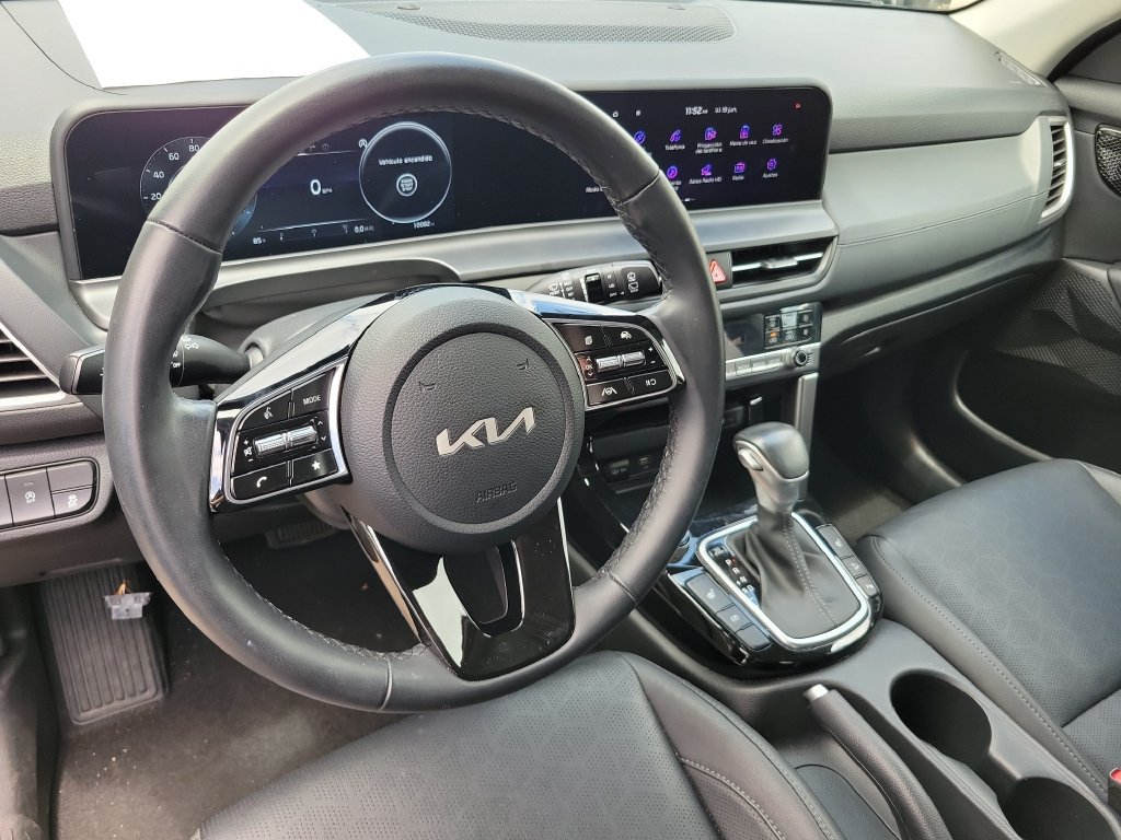 Used 2025 Kia Seltos EX w/ EX Sunroof Package FWD image 10