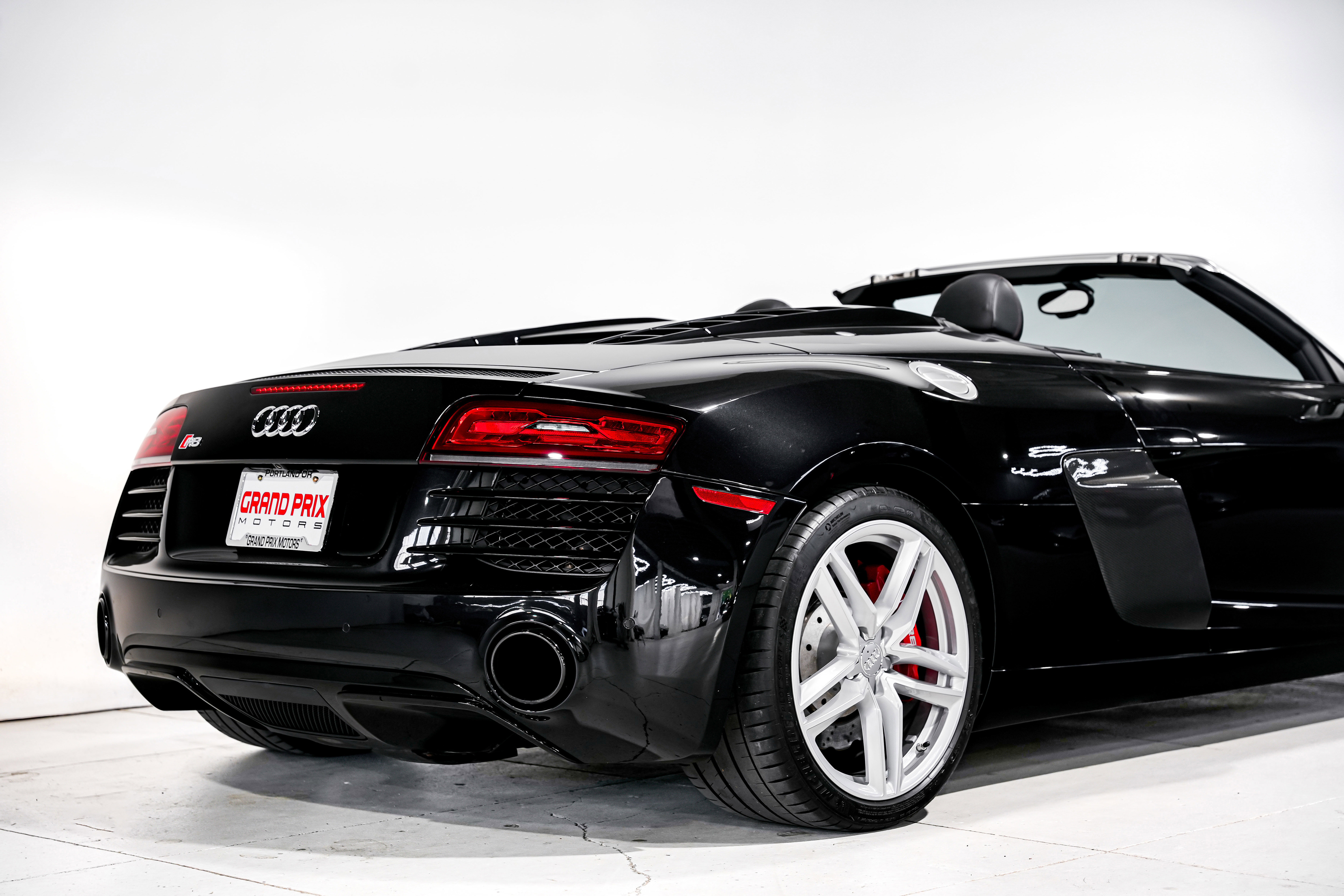 Used 2014 Audi R8 V8 w/ Full Leather Package image 33