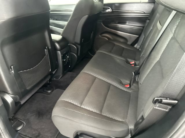 Used 2018 Jeep Grand Cherokee Laredo AWD/4WD image 22
