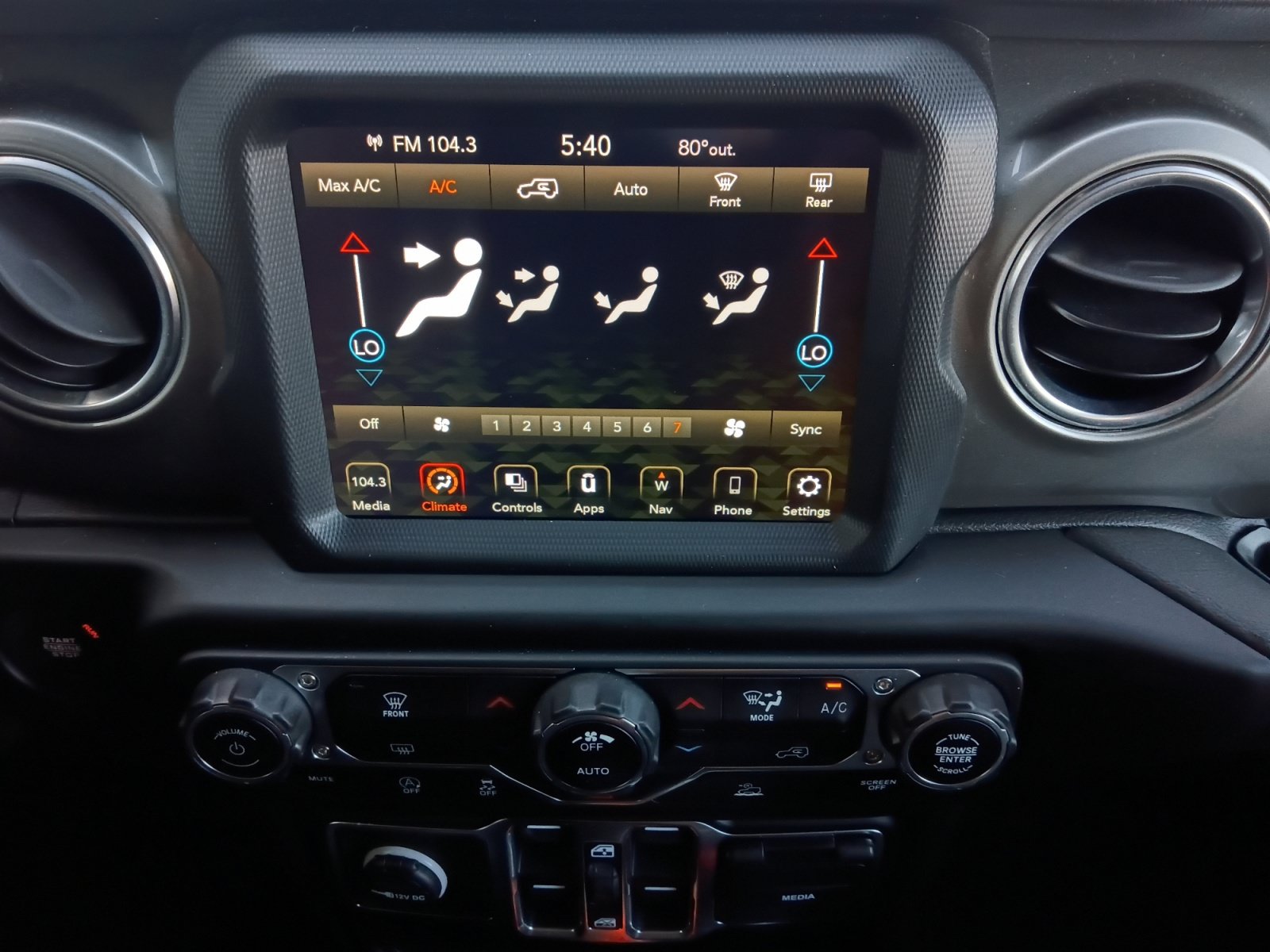 Used 2021 Jeep Wrangler Unlimited Sahara w/ Uconnect 4C Nav & Sound Group AWD/4WD image 18