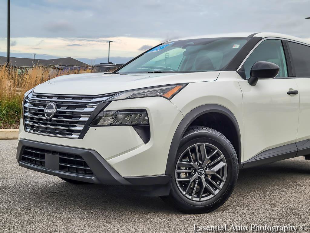 Used 2024 Nissan Rogue S FWD image 2