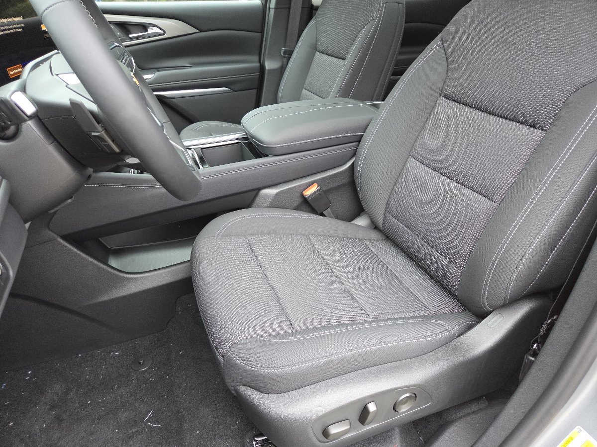 New 2027 Chevrolet Traverse LT w/ Sun and Wheel Package AWD/4WD image 30