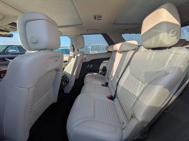 Used 2025 Land Rover Discovery S image 11