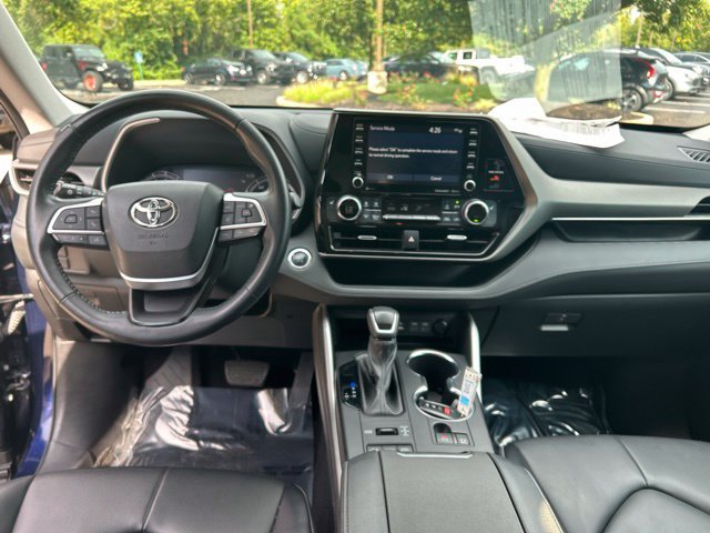 Used 2022 Toyota Highlander XLE AWD/4WD image 16