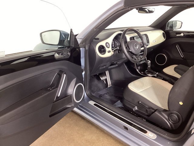 Used 2019 Volkswagen Beetle 2.0T SE FWD image 9