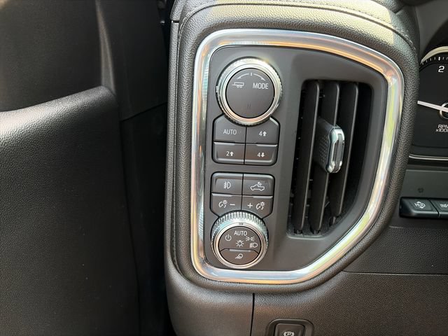 Used 2023 GMC Sierra 3500 Denali w/ Denali Black Diamond Edition AWD/4WD image 20