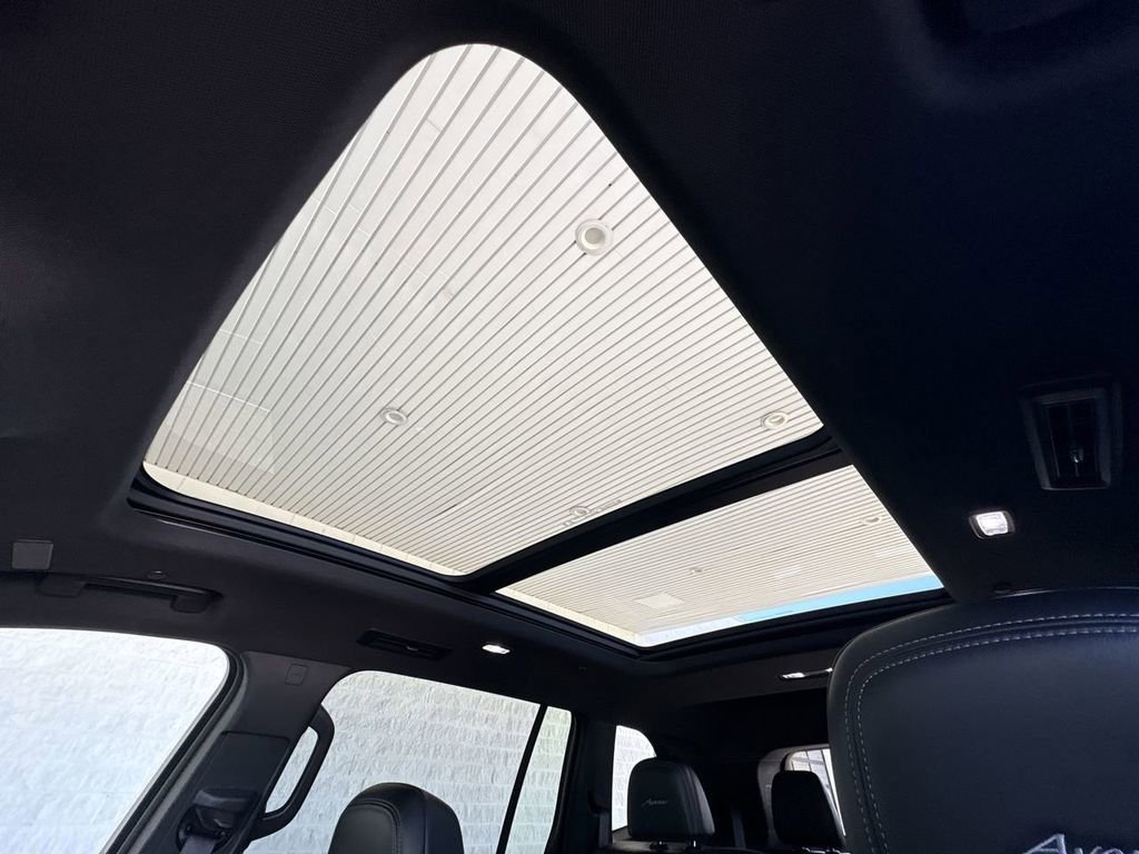Certified 2025 Buick Enclave Avenir AWD/4WD image 19