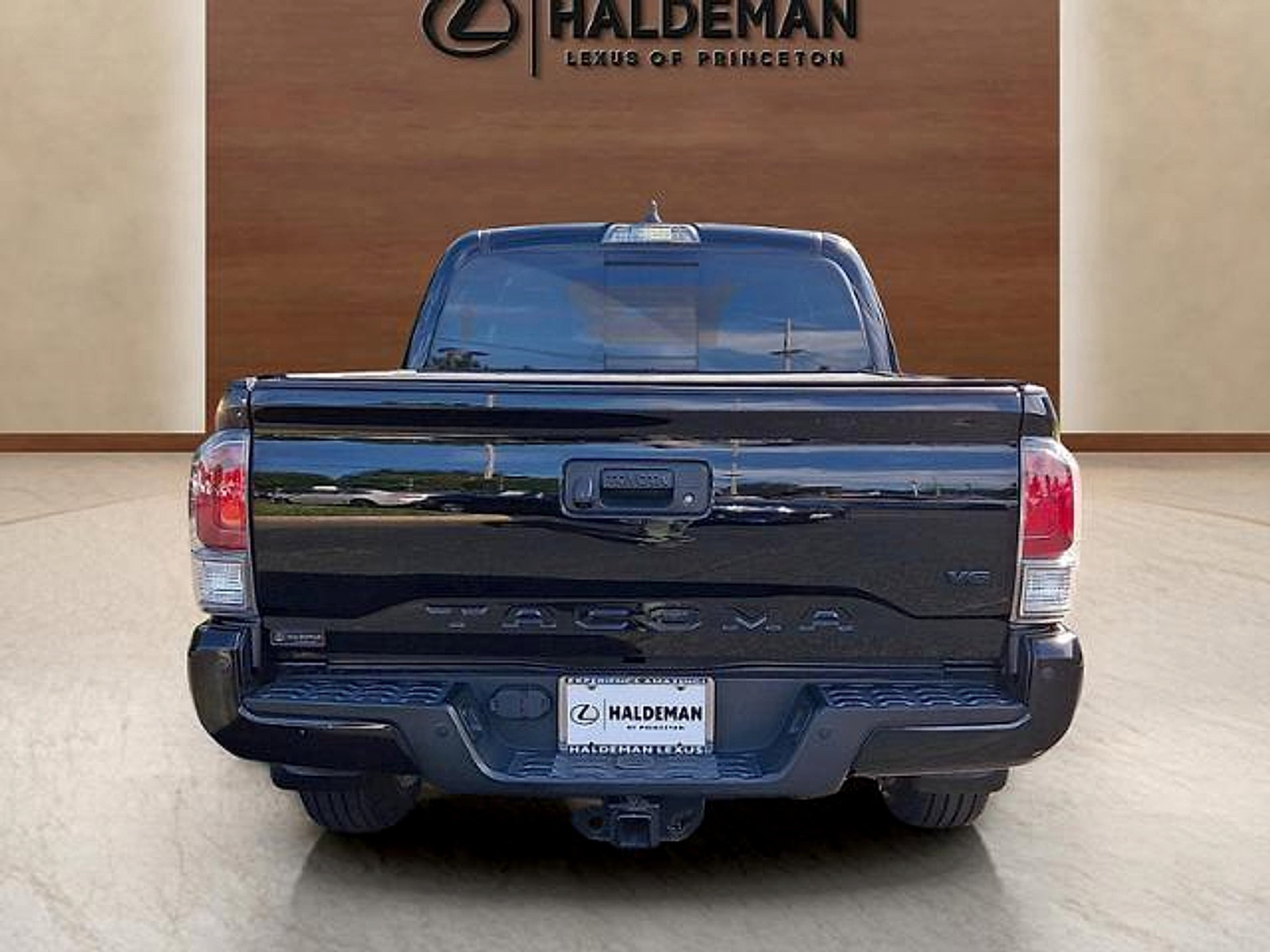 Used 2021 Toyota Tacoma TRD Off-Road w/ TRD Premium Off Road Package AWD/4WD image 5