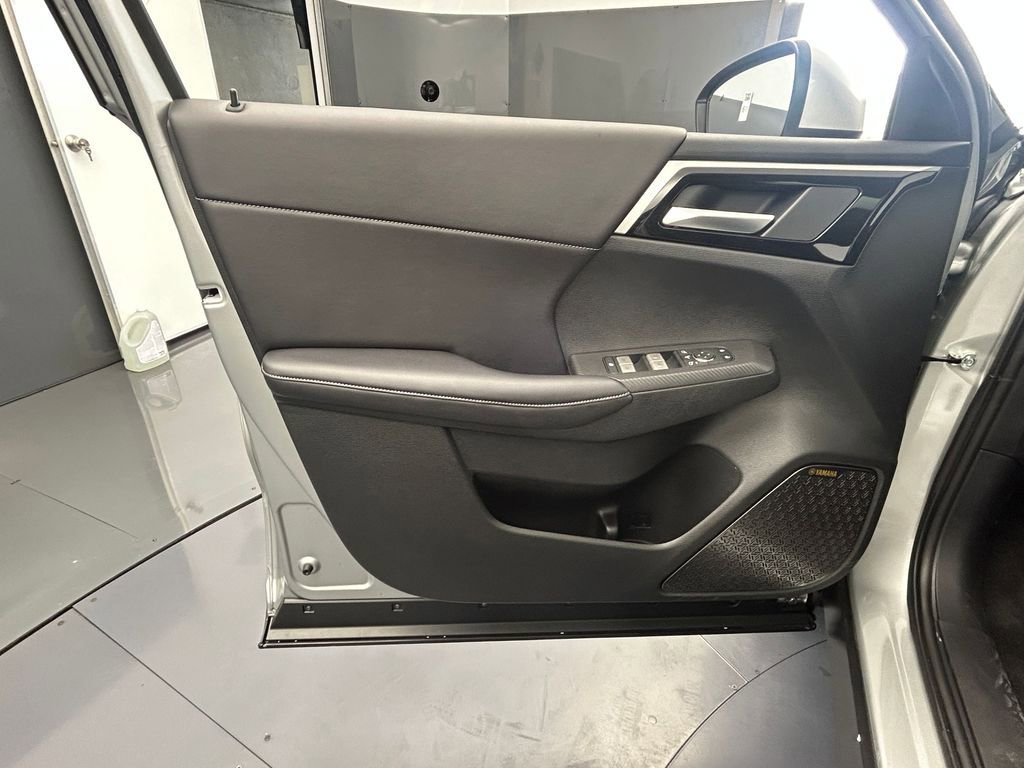 New 2026 Mitsubishi Outlander SE FWD image 14