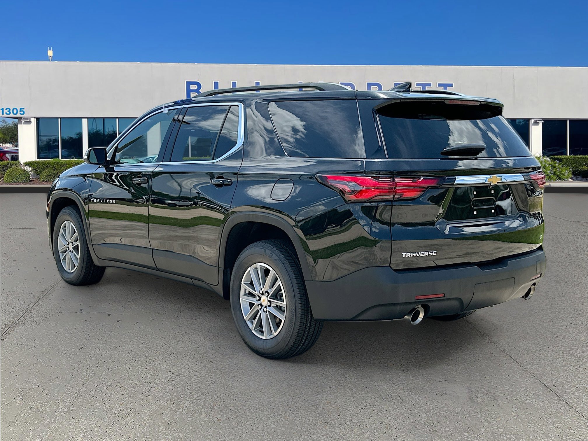 Used 2023 Chevrolet Traverse LT FWD image 5