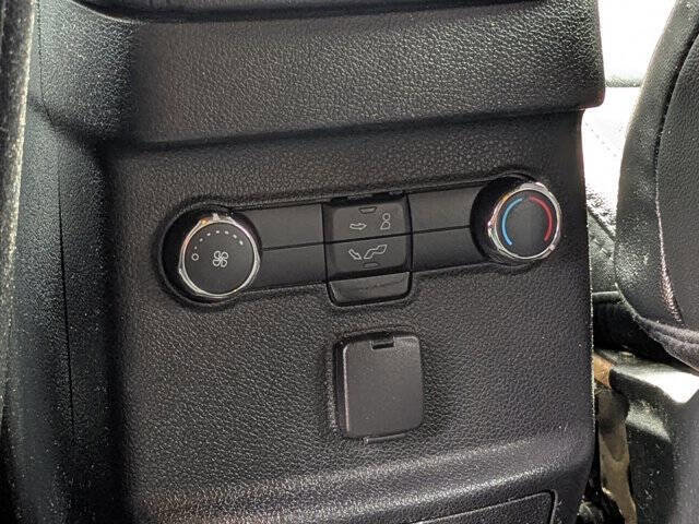 Used 2016 Ford Explorer XLT w/ Equipment Group 202A image 31