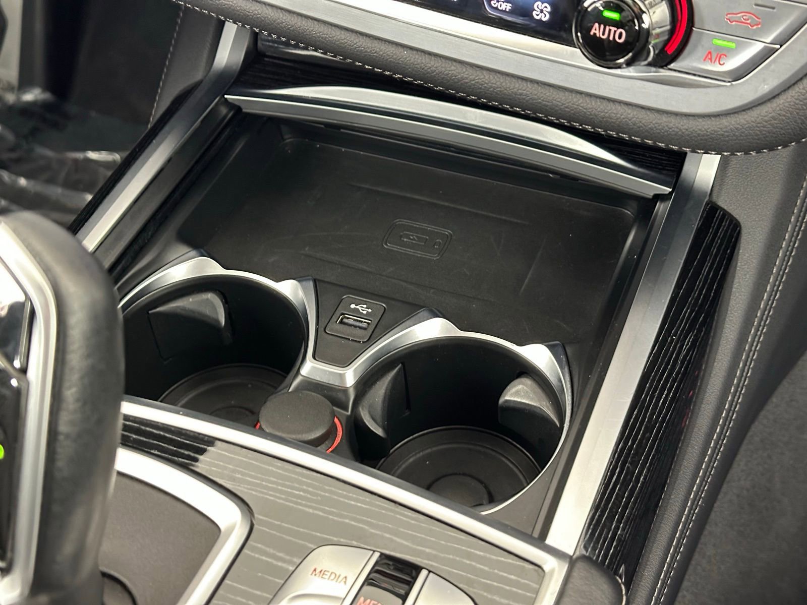 Used 2021 BMW 750i xDrive w/ Luxury Rear Seating Package image 17