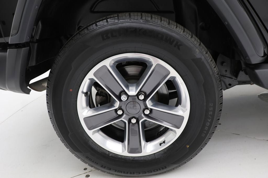 Used 2022 Jeep Wrangler Unlimited Sahara AWD/4WD image 9