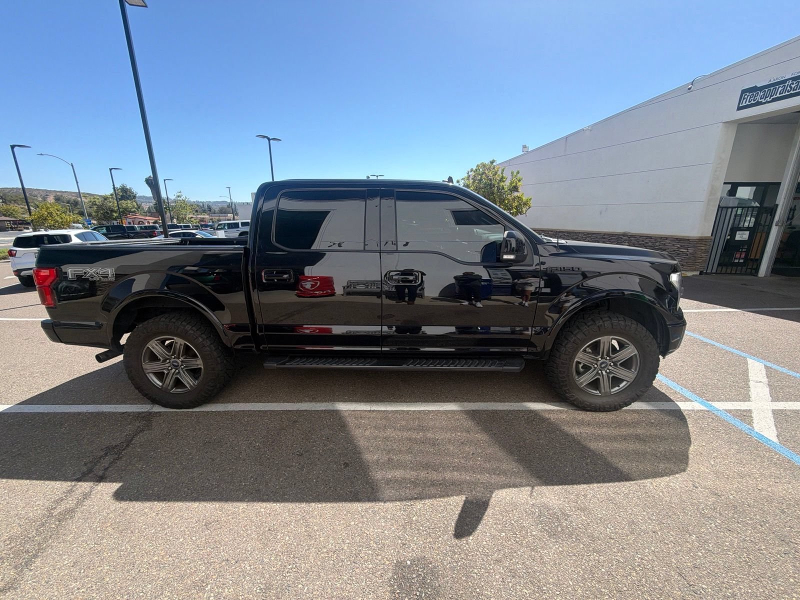 Used 2020 Ford F150 Lariat w/ Equipment Group 502A Luxury AWD/4WD image 4