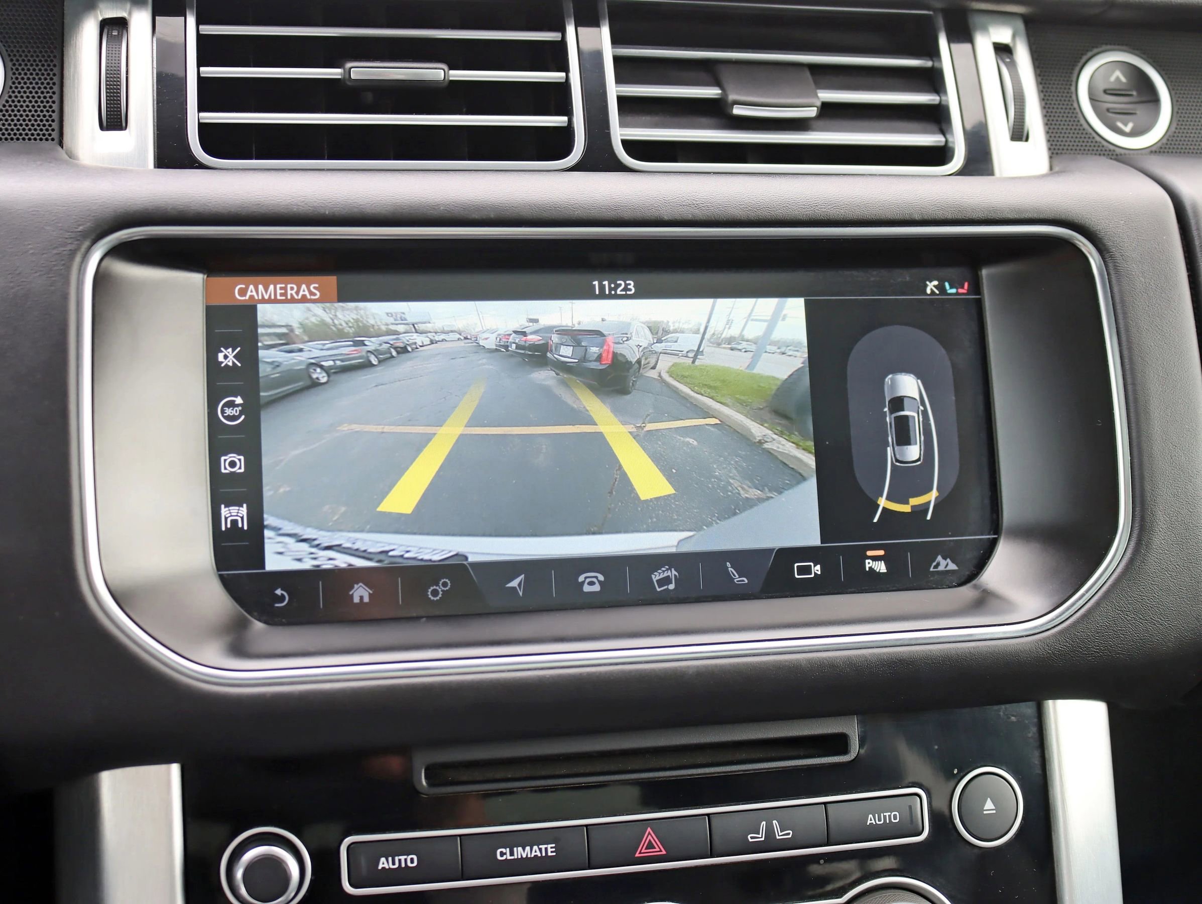 Used 2017 Land Rover Range Rover Supercharged image 21