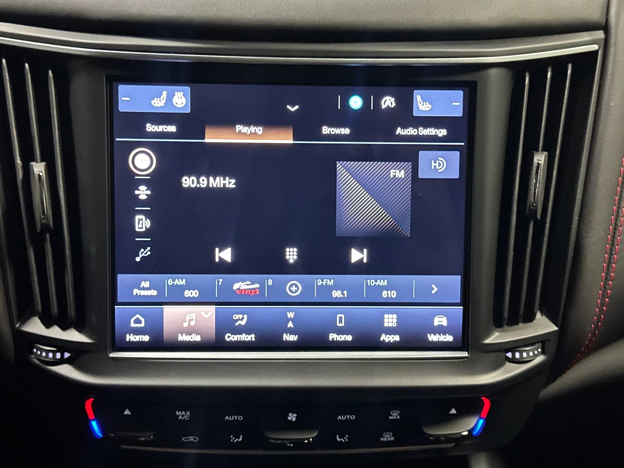 Used 2024 Maserati Levante GT Ultima AWD/4WD image 35