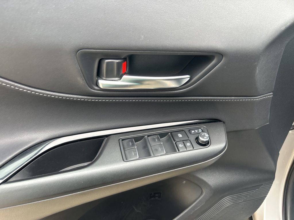 Used 2024 Toyota Venza LE image 17