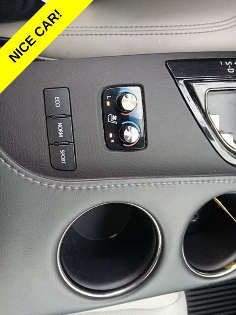 Used 2017 Toyota Avalon Limited w/ Carpet Mat Package FWD image 22