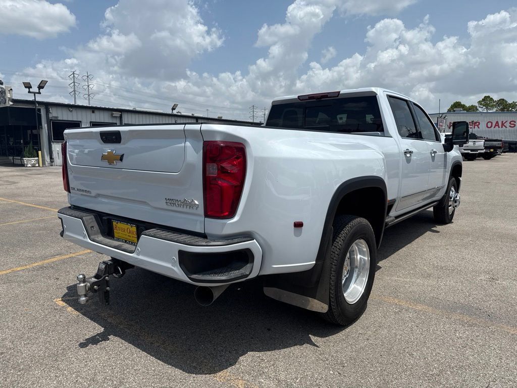 Used 2026 Chevrolet Silverado 3500 High Country w/ High Country Premium Package AWD/4WD image 6