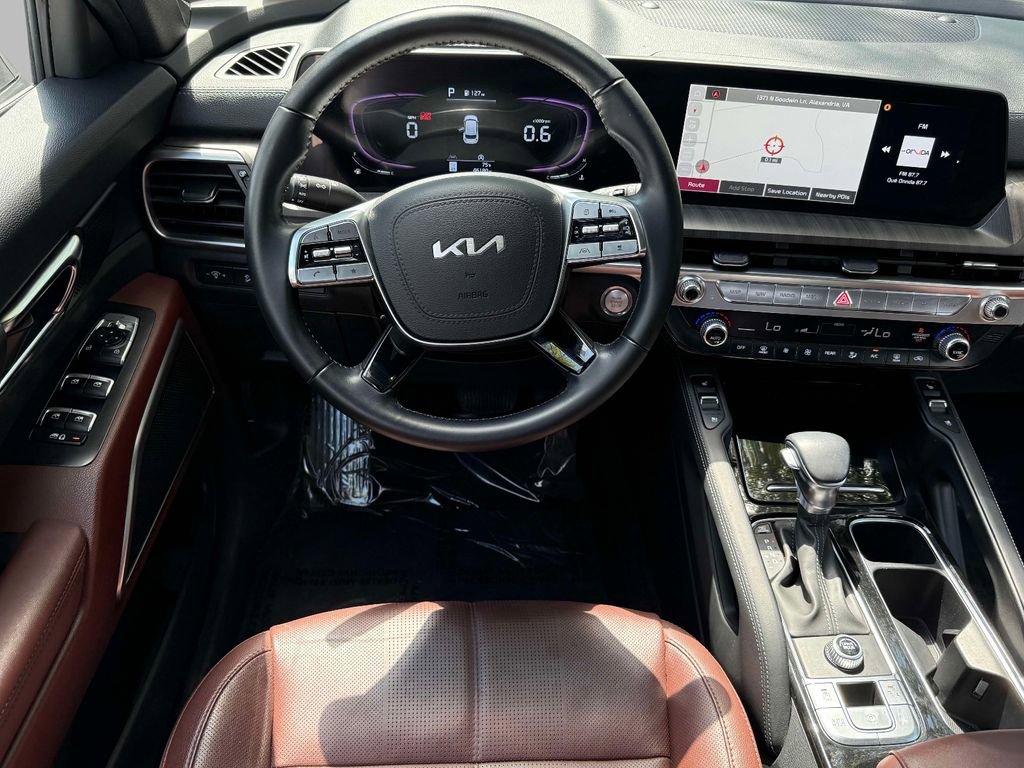 Used 2024 Kia Telluride EX w/ EX Captain's Chair Package image 4