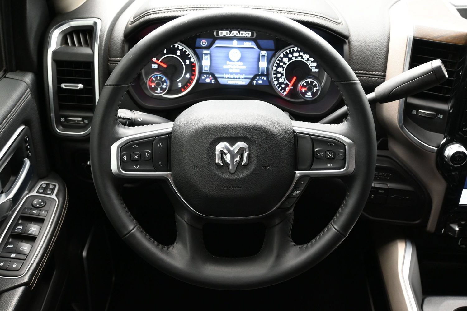 Used 2024 RAM 3500 Laramie w/ Towing Technology Group AWD/4WD image 15