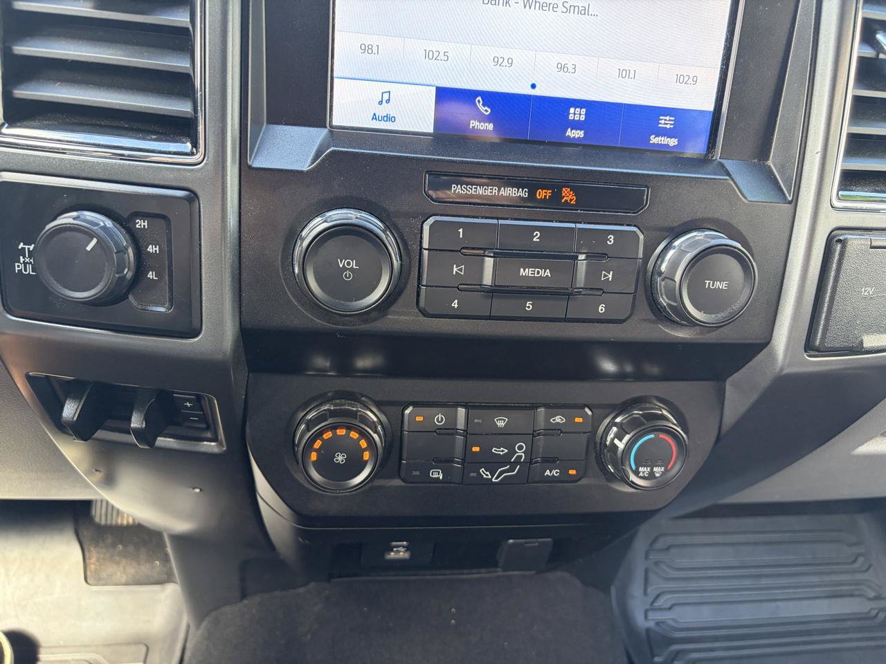 Used 2020 Ford F250 XLT w/ FX4 Off-Road Package AWD/4WD image 25