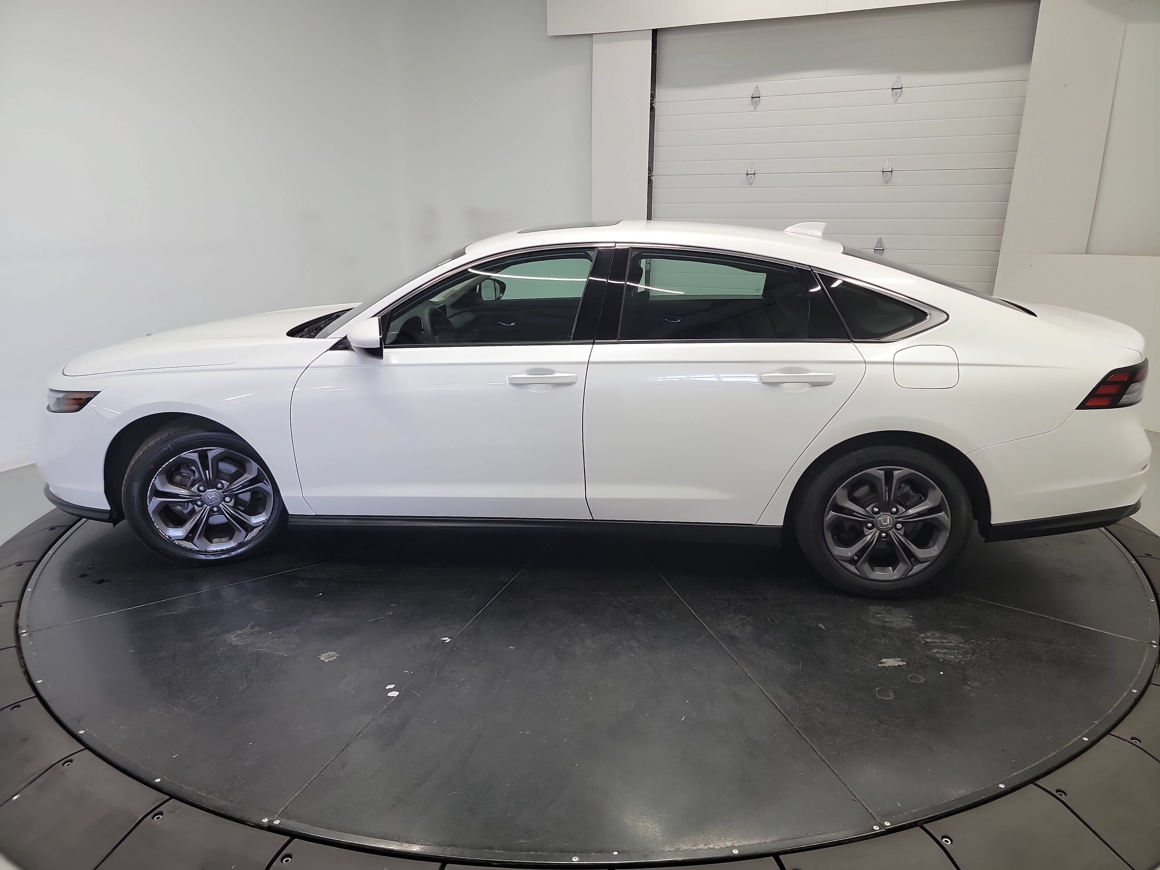 Certified 2023 Honda Accord EX image 5