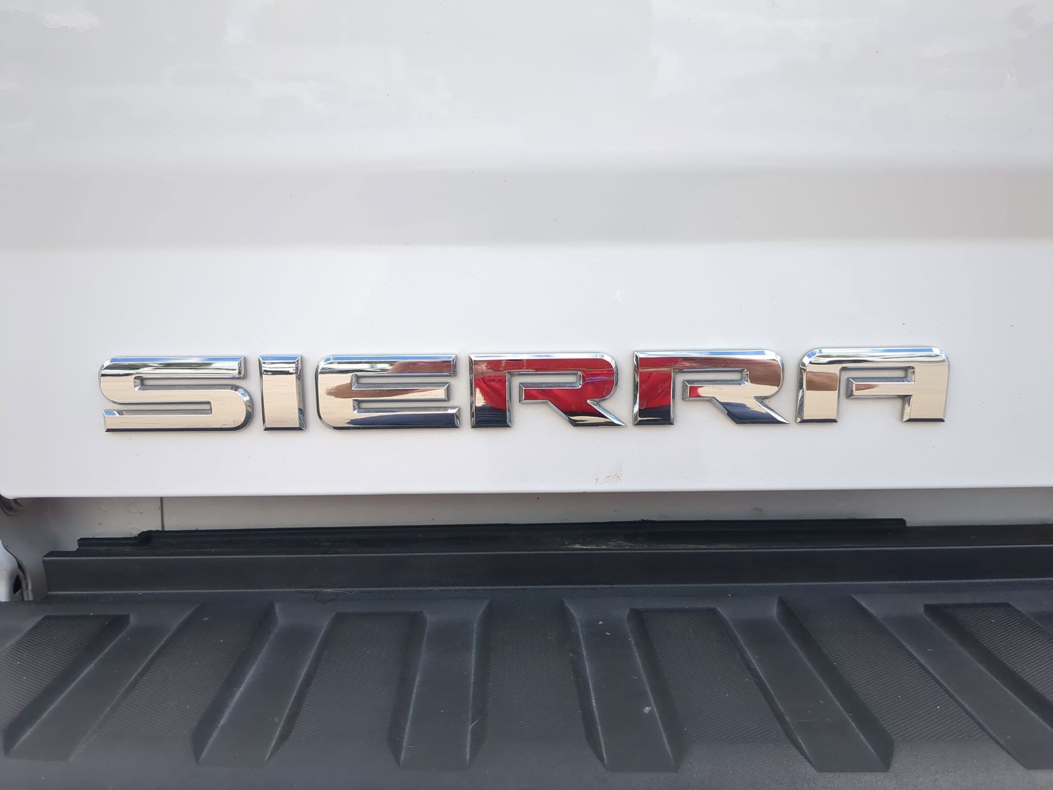 Used 2018 GMC Sierra 1500 SLT w/ SLT Preferred Package AWD/4WD image 14