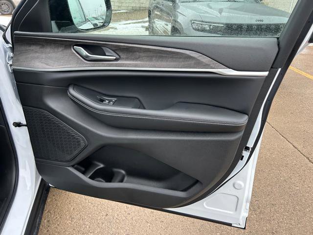 New 2025 Jeep Grand Cherokee Limited image 22