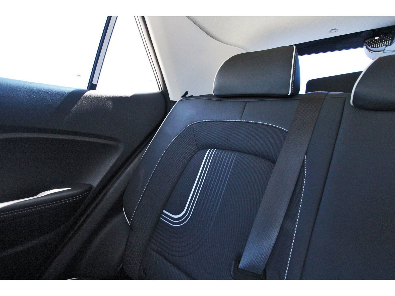 Used 2025 Hyundai Venue Limited image 14