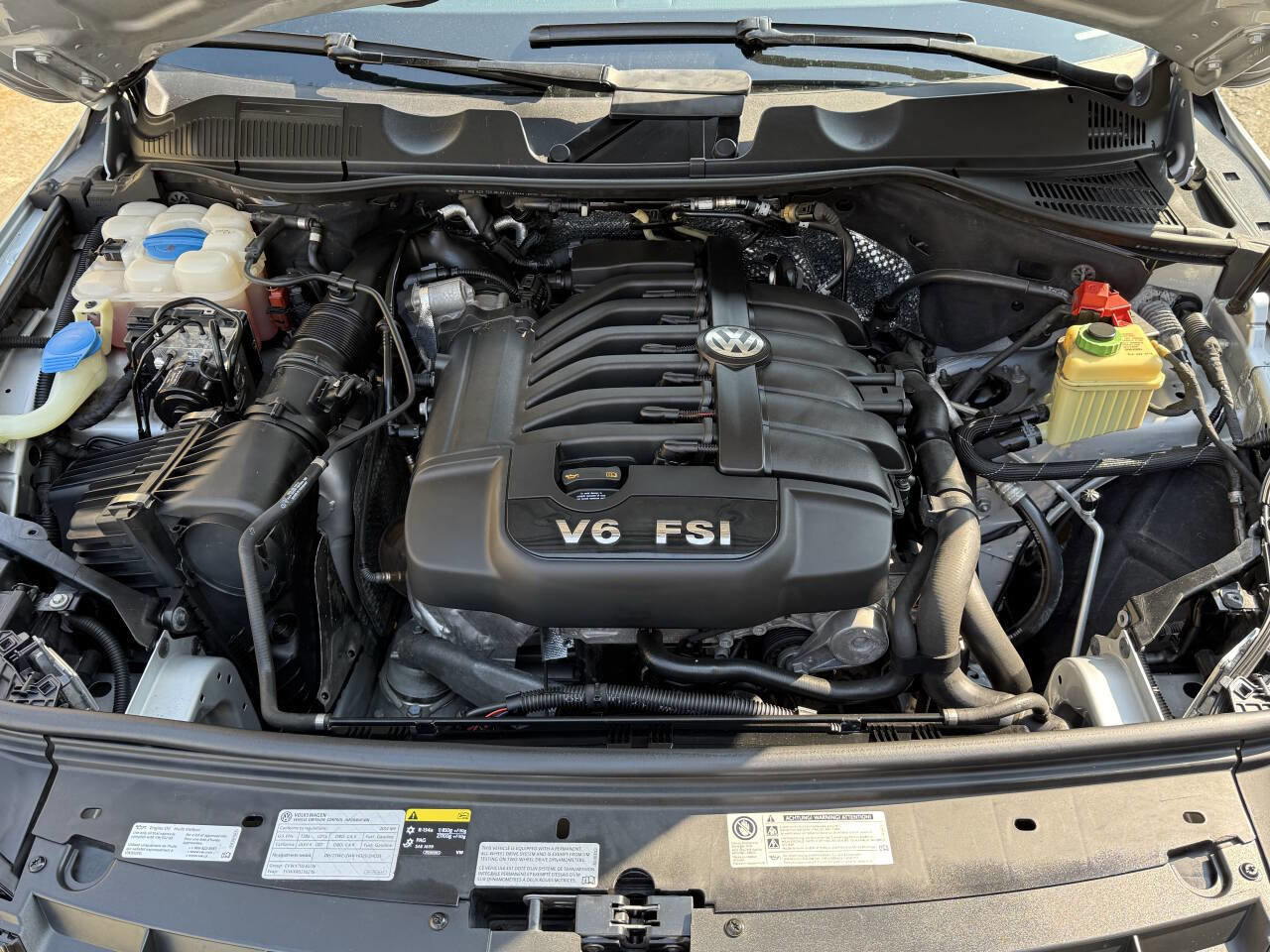 Used 2012 Volkswagen Touareg Sport image 50