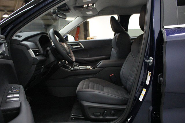 New 2026 Mitsubishi Outlander SE image 6