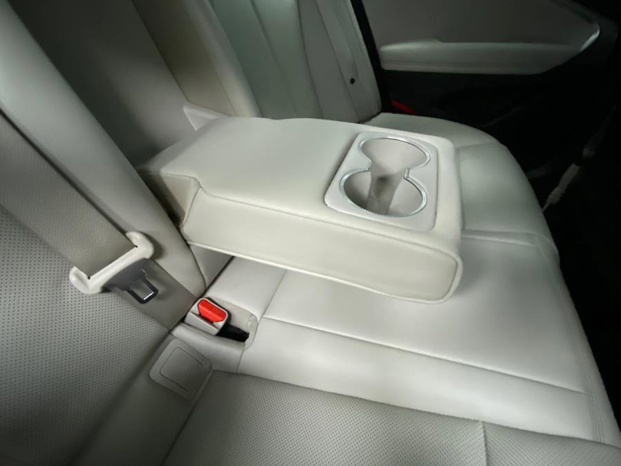 Used 2019 Genesis G70 2.0T Advanced image 38