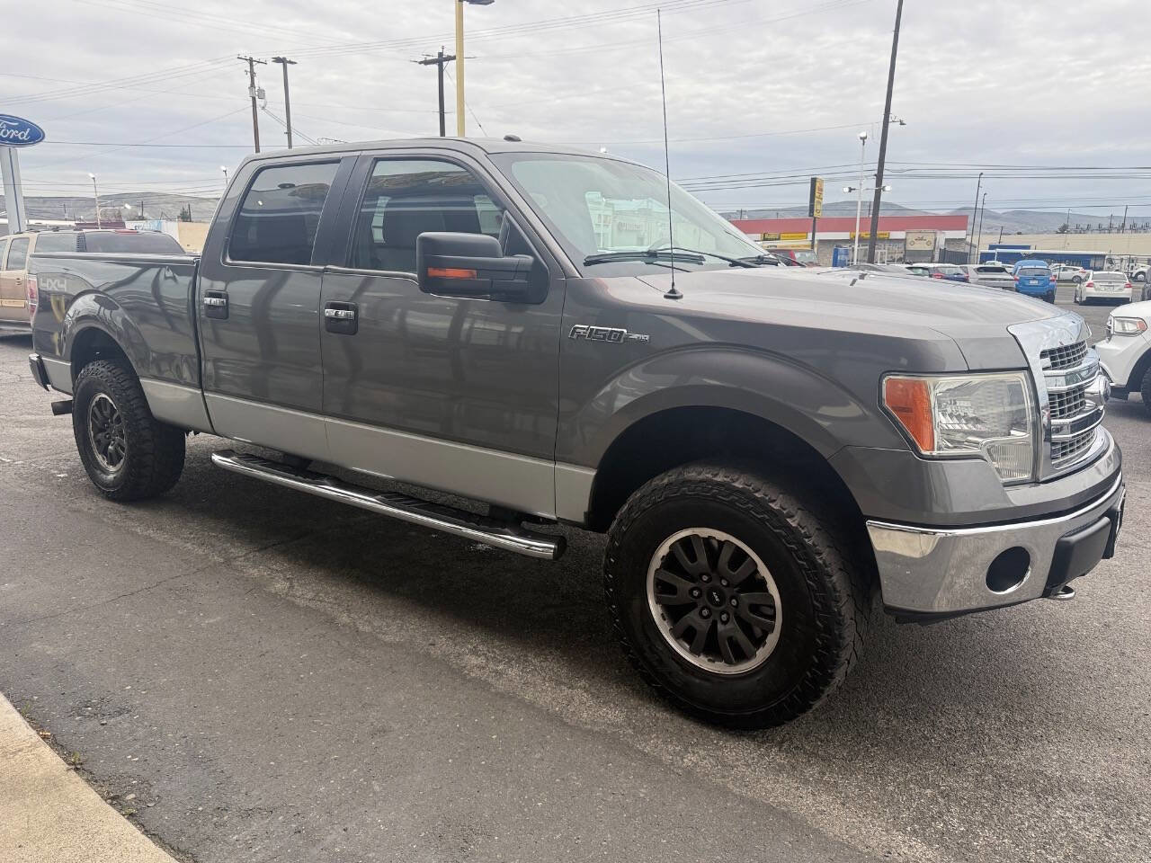 Used 2013 Ford F150 XLT w/ XLT Chrome Pkg image 2