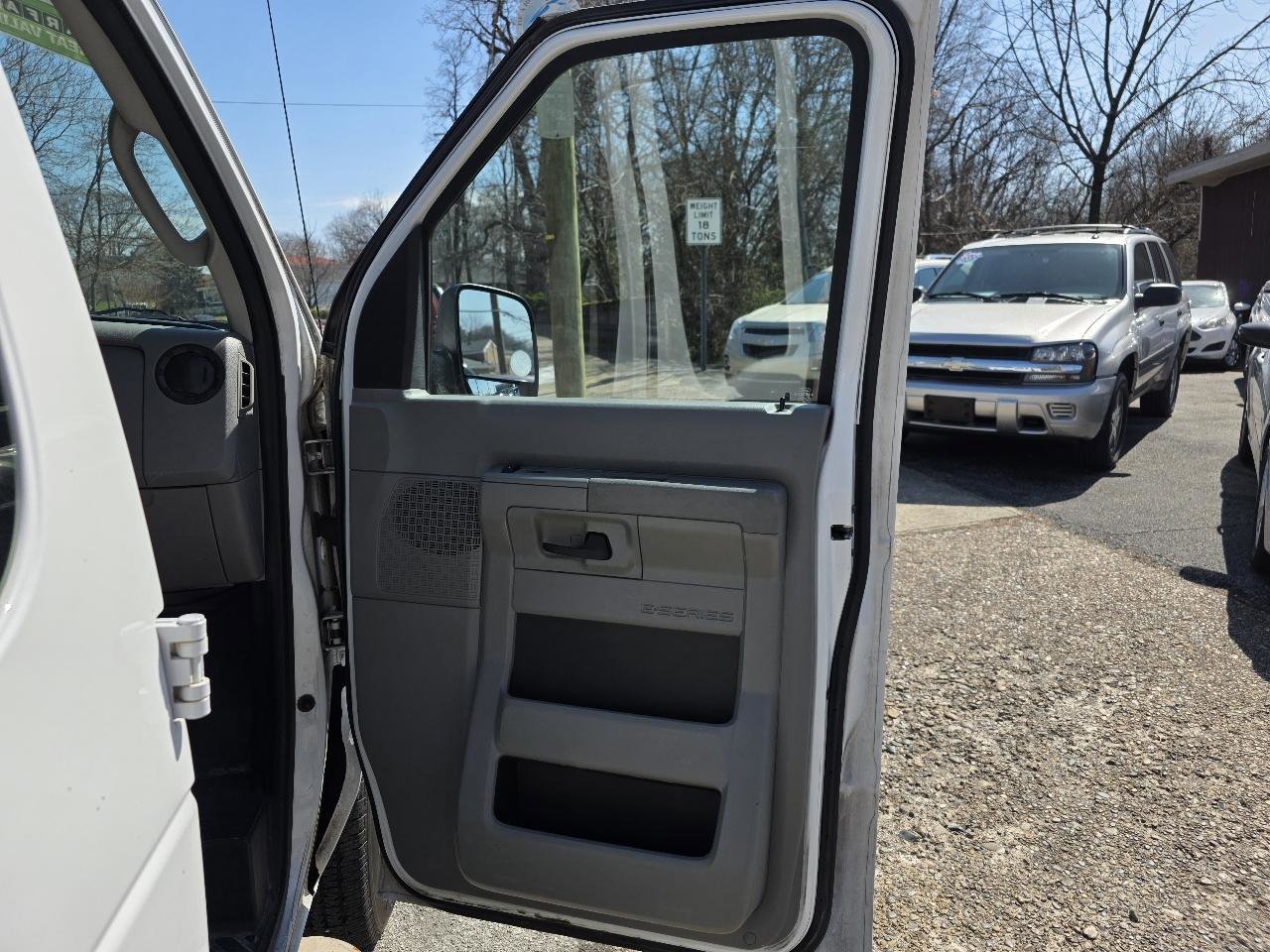 Used 2013 Ford E-250 and Econoline 250 w/ PWR Group image 16