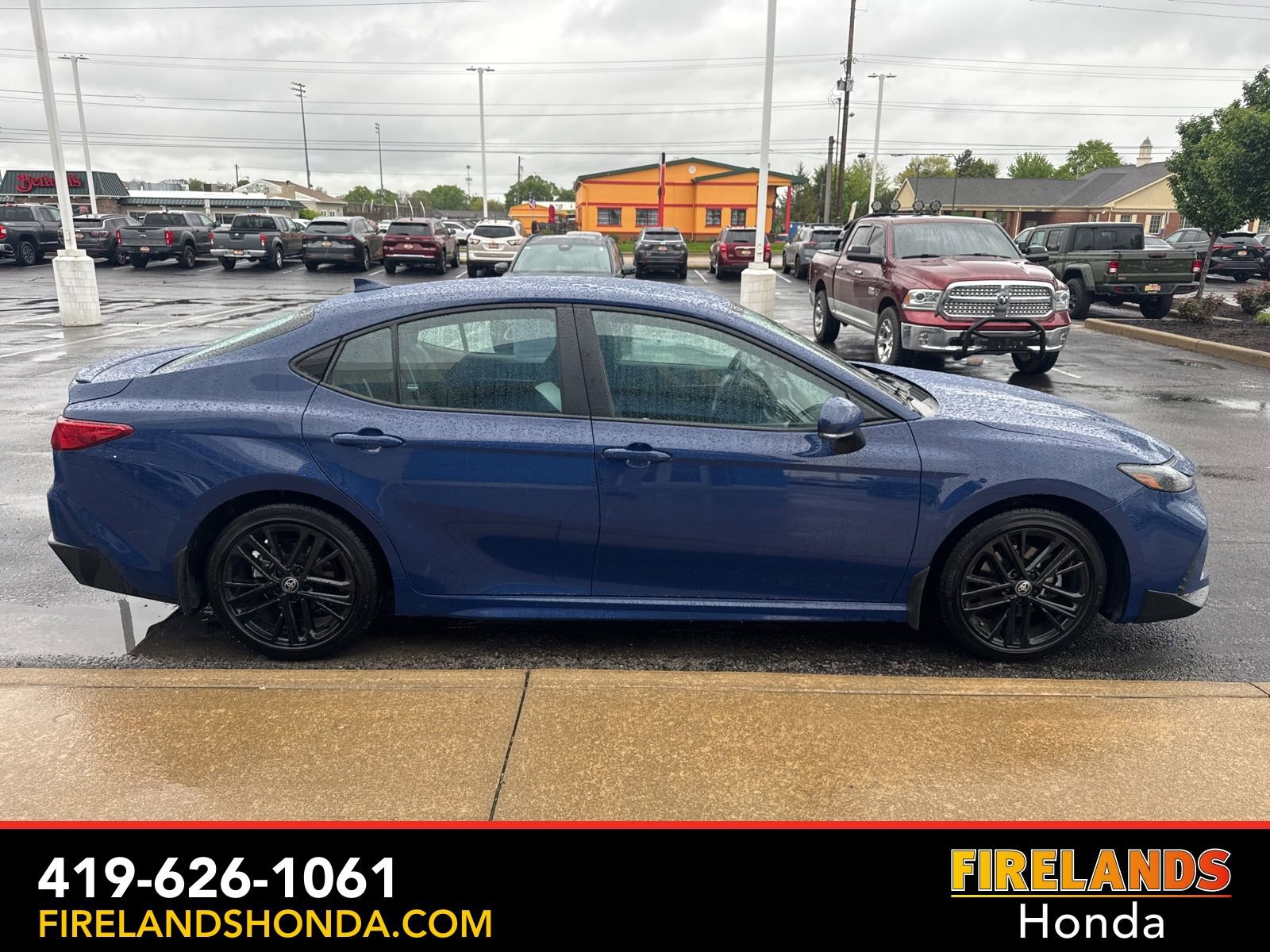 Used 2025 Toyota Camry SE FWD image 6