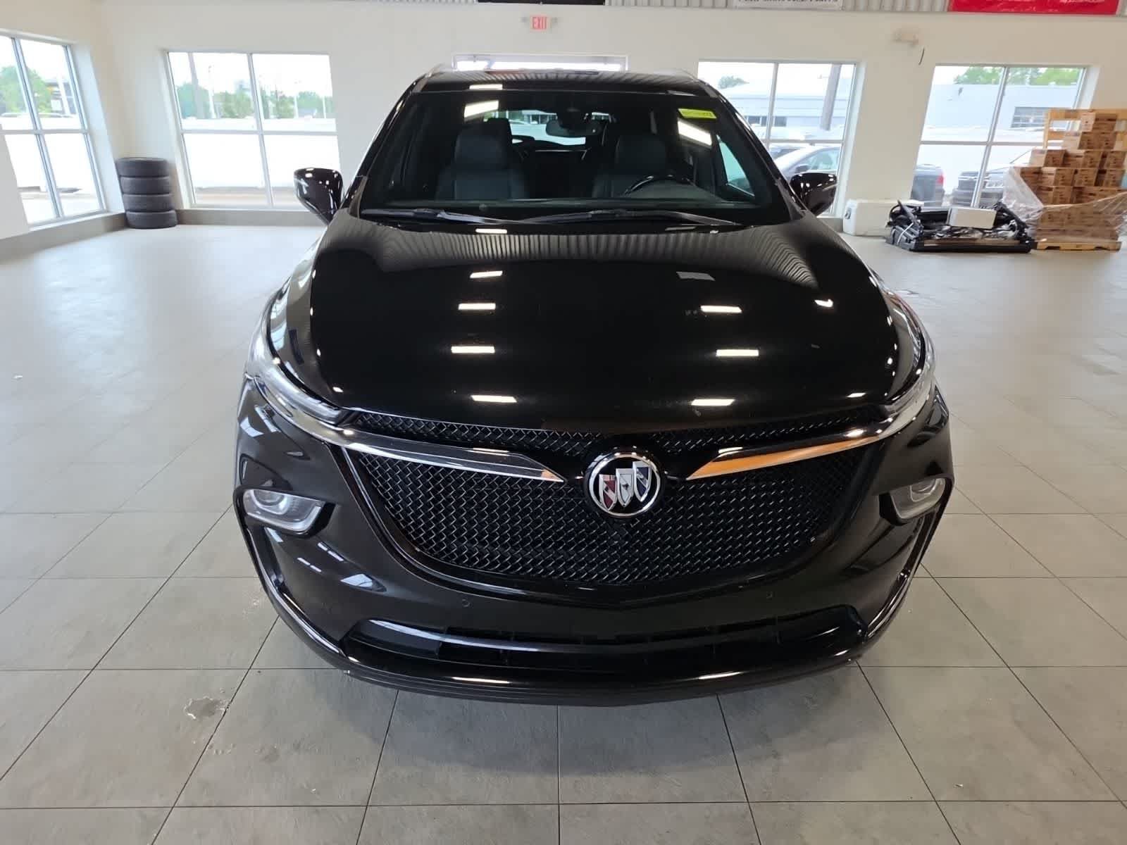 Used 2022 Buick Enclave Essence w/ Sport Touring Edition FWD image 3