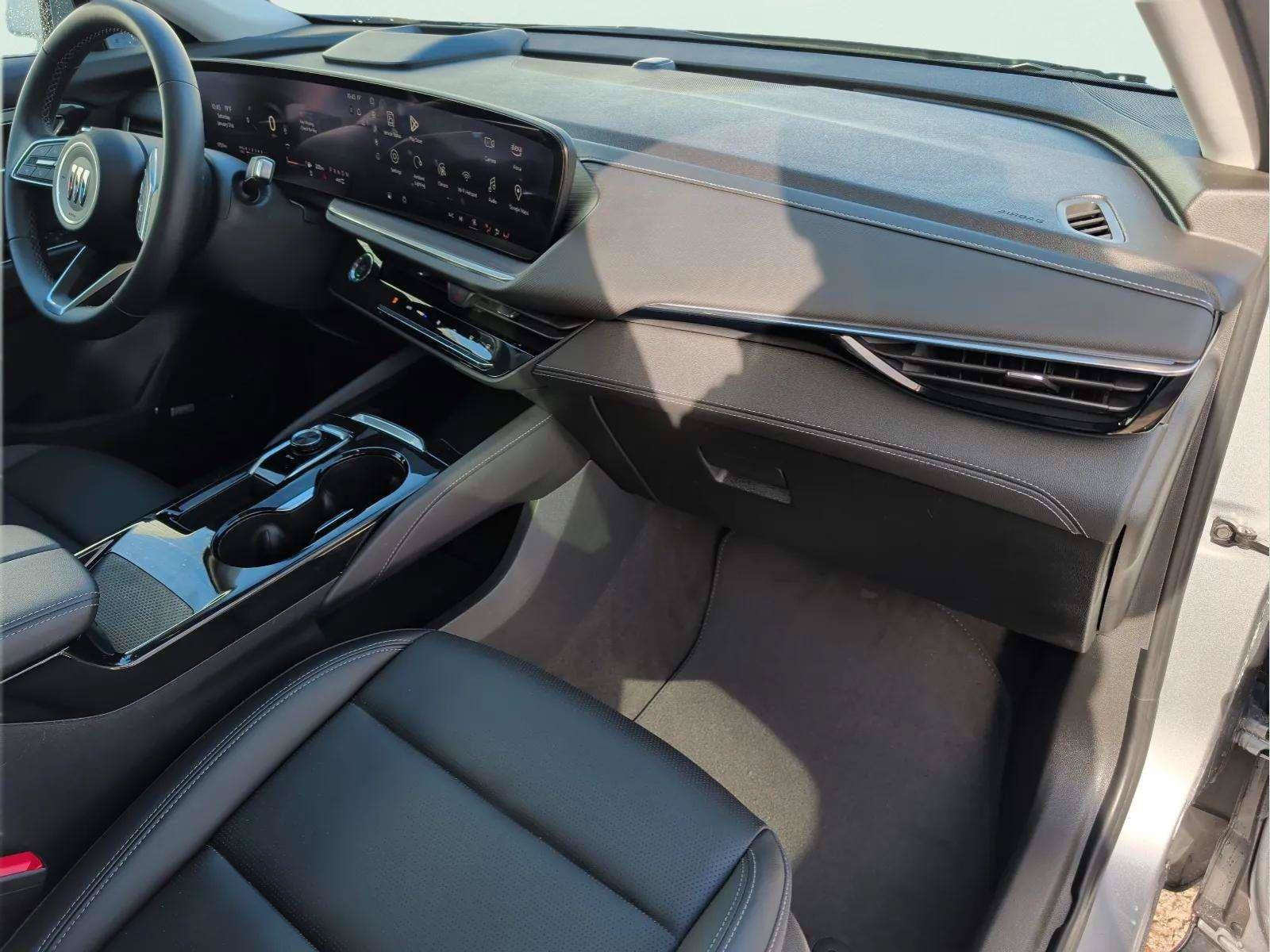 Used 2025 Buick Envision AWD Preferred image 18