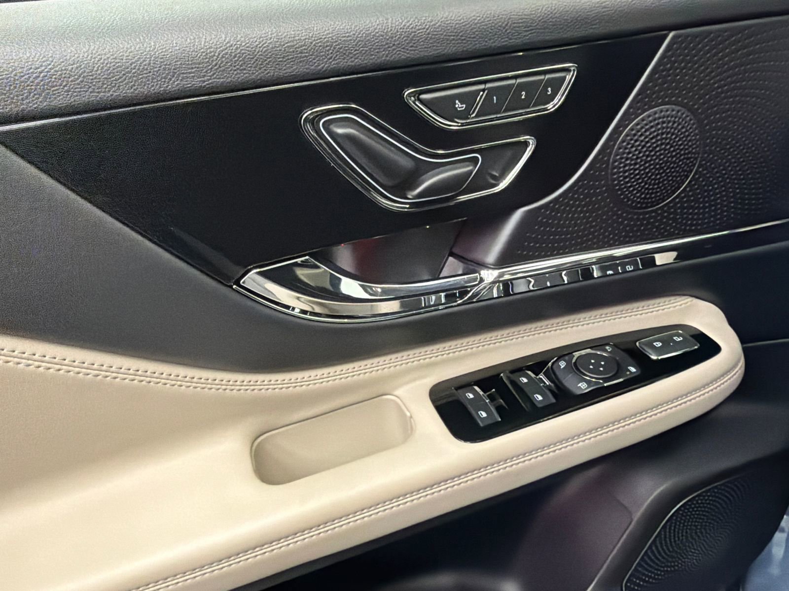 Used 2025 Lincoln Corsair Grand Touring w/ Equipment Group 301A image 32