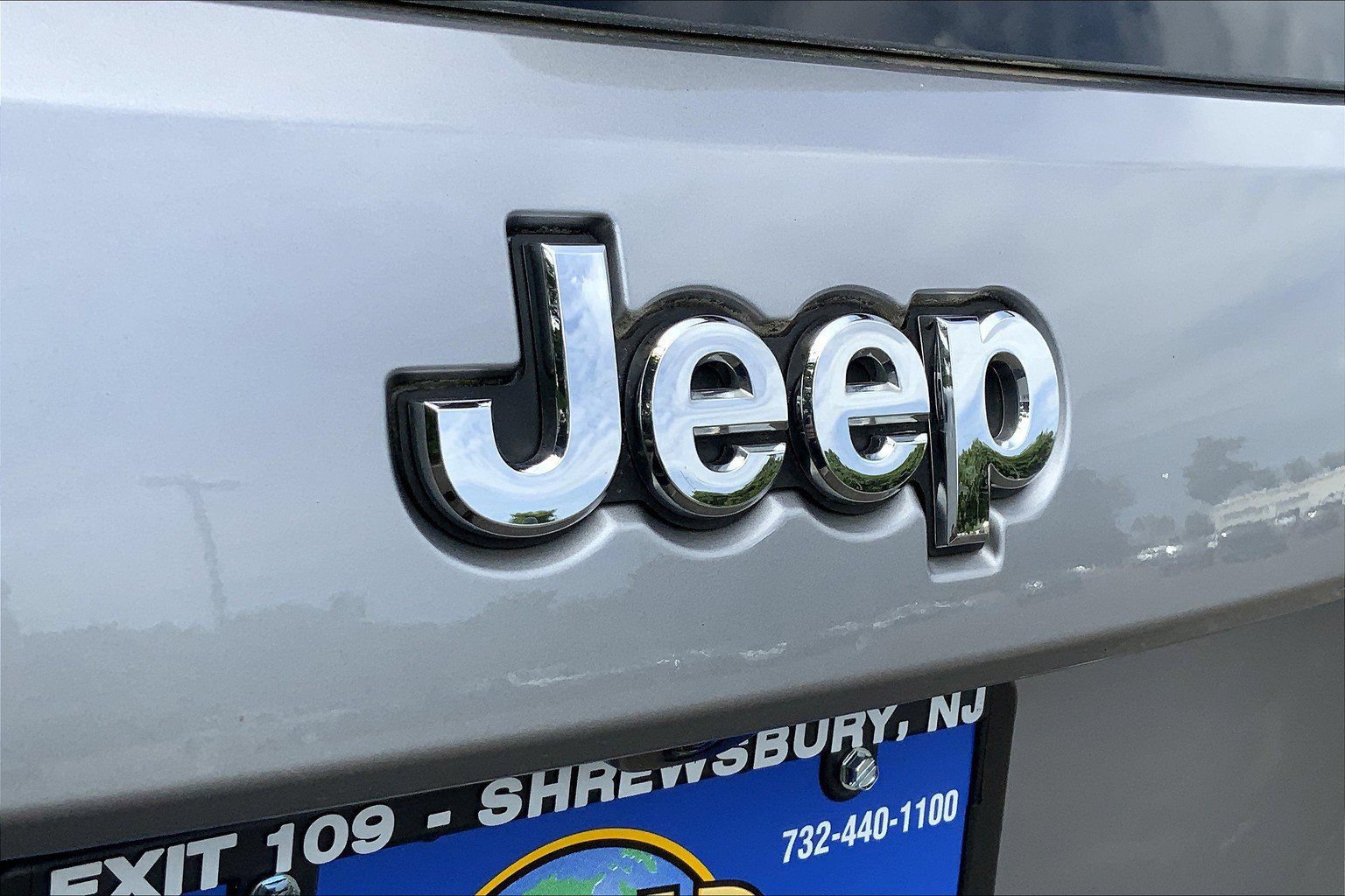 Used 2020 Jeep Grand Cherokee Laredo AWD/4WD image 8