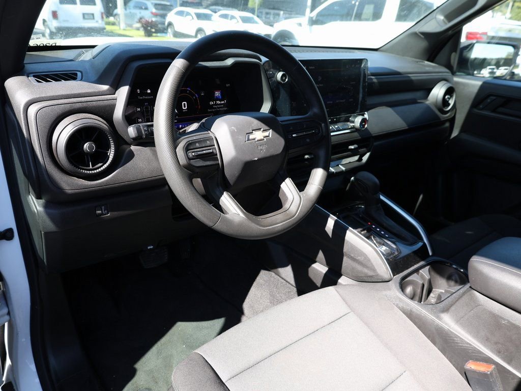 Used 2025 Chevrolet Colorado W/T image 11
