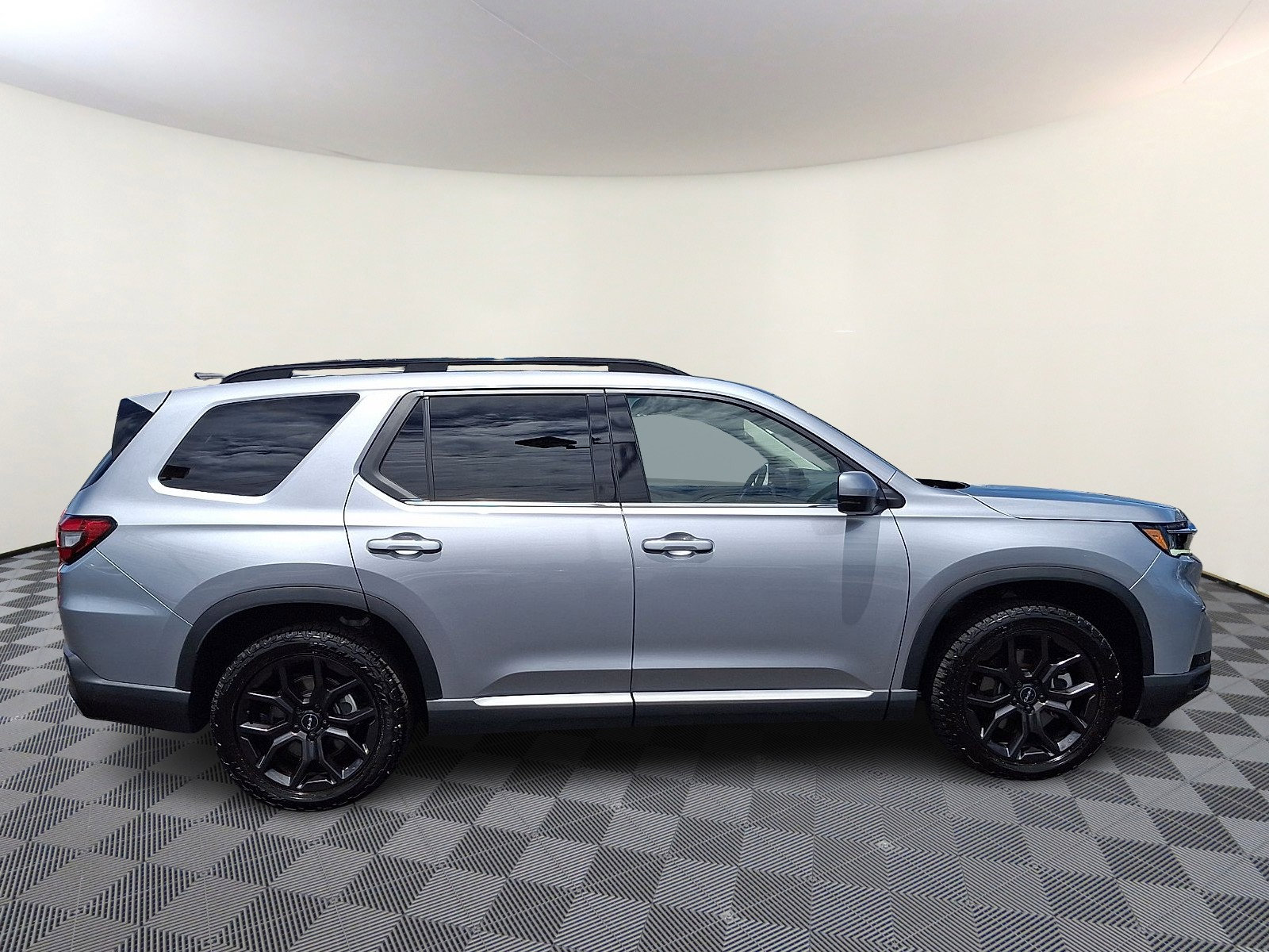 Used 2025 Honda Pilot Touring image 8